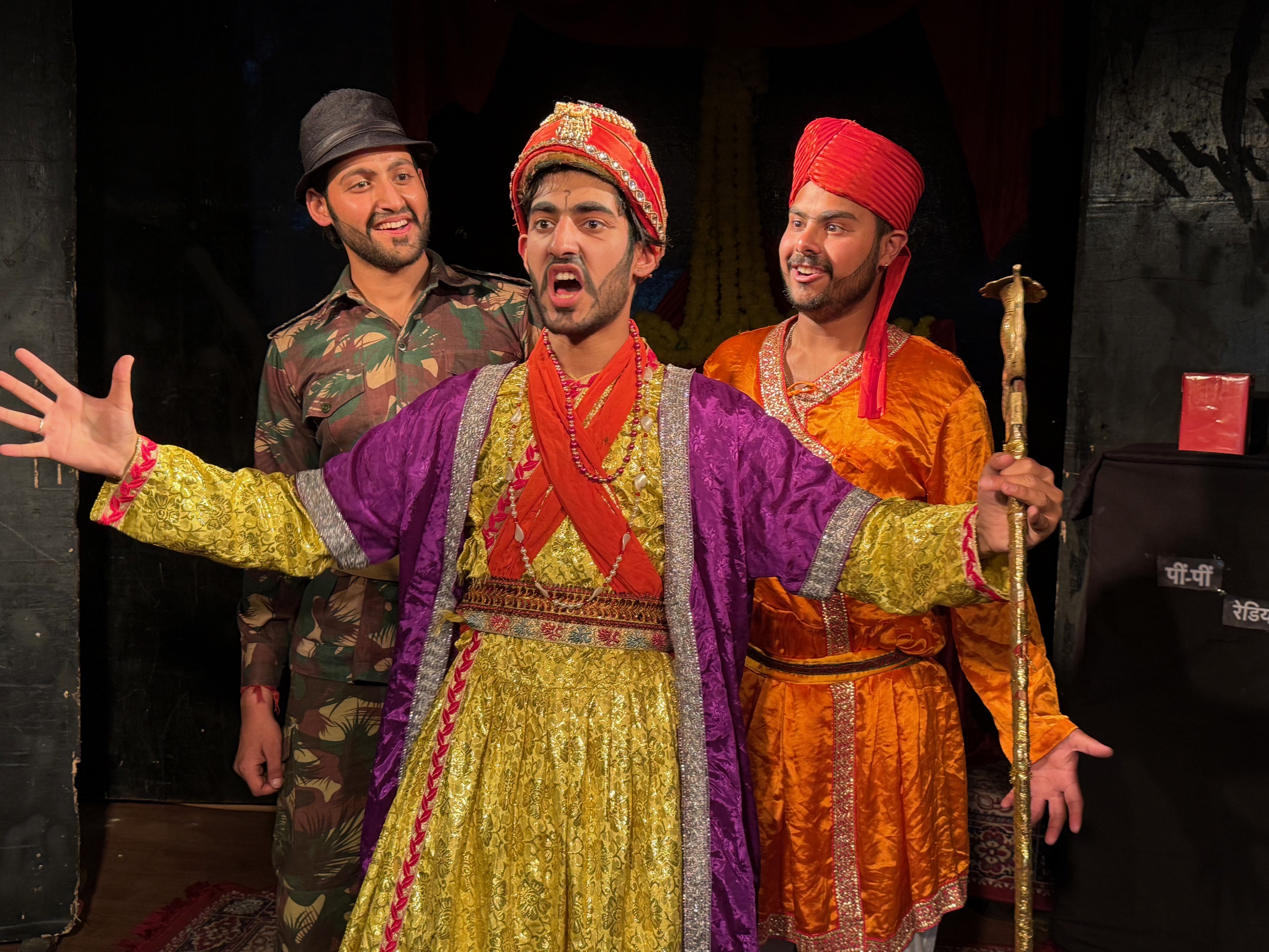 नटरंग ने संडे थियेटर सीरीज में हिंदी नाटक अजगर राज का मंचन किया नटरंग ने संडे थियेटर सीरीज में हिंदी नाटक अजगर राज का मंचन किया