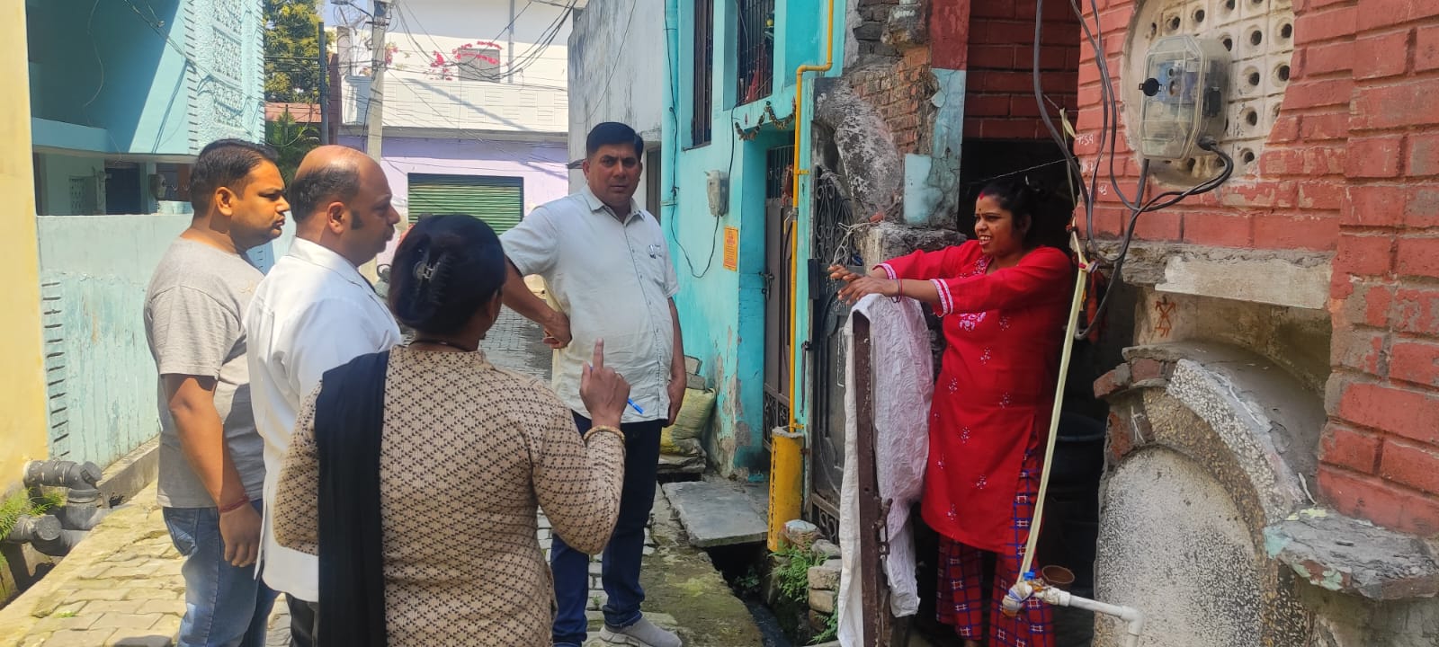 मुरादाबाद जनपद में कुष्ठ रोगी खोजी अभियान के तहत सर्वे करती टीम। मुरादाबाद जनपद में कुष्ठ रोगी खोजी अभियान के तहत सर्वे करती टीम।