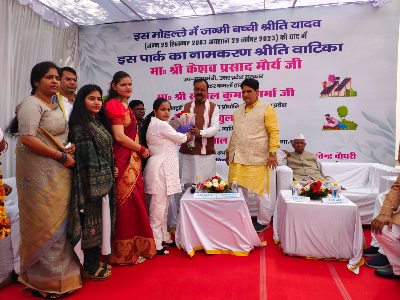 कार्यक्रम में मंचासीन अतिथि कार्यक्रम में मंचासीन अतिथि