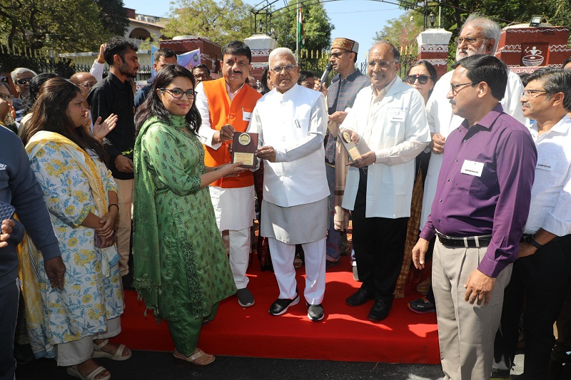 राज्यपाल ने अंगदान जनजागृति कार रैली को राजभवन से हरी झंडी दिखा किया रवाना