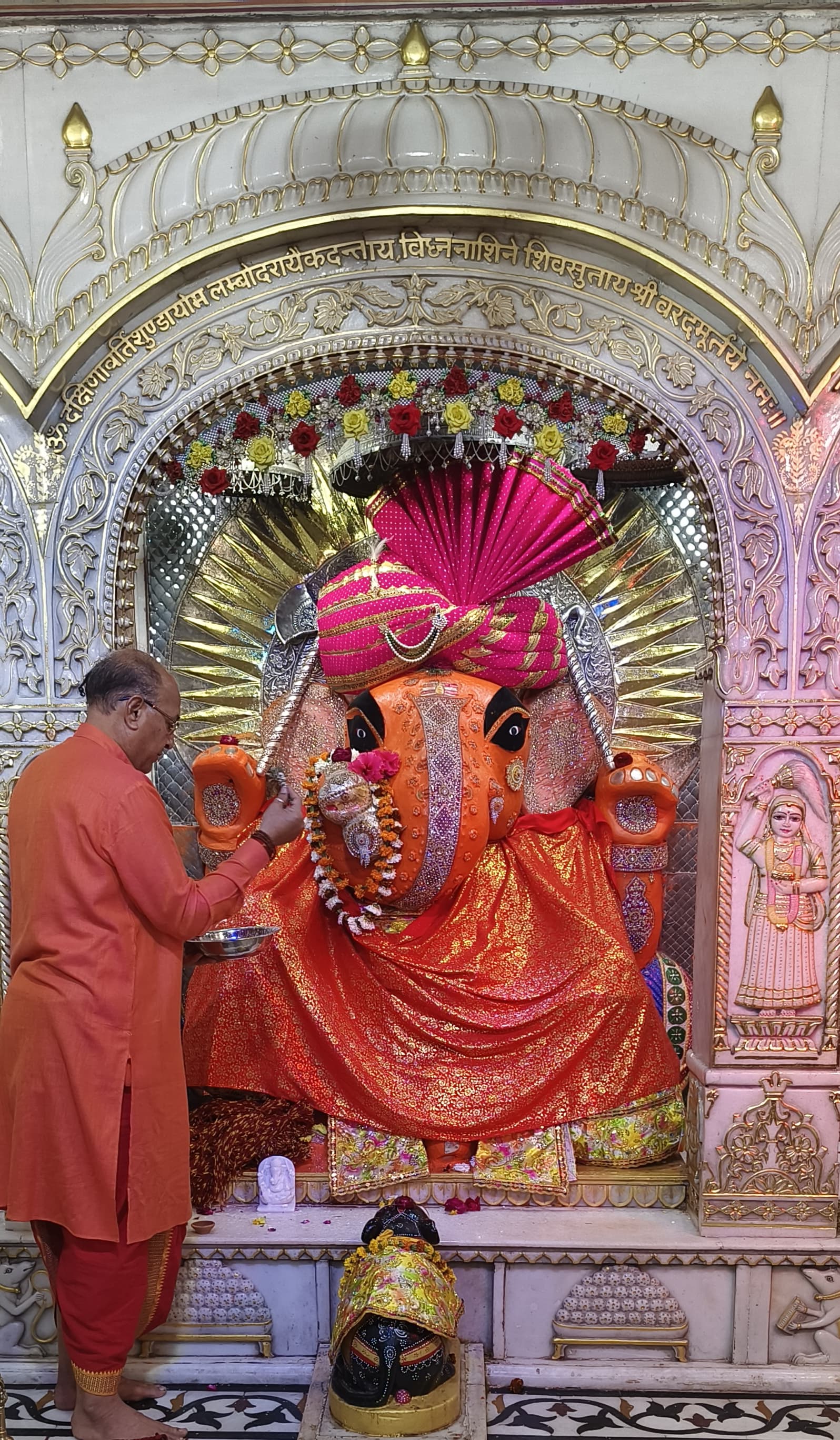 सोम पुष्य  नक्षत्र में हुआ प्रथम पूज्य गणपति का पुष्याभिषेक