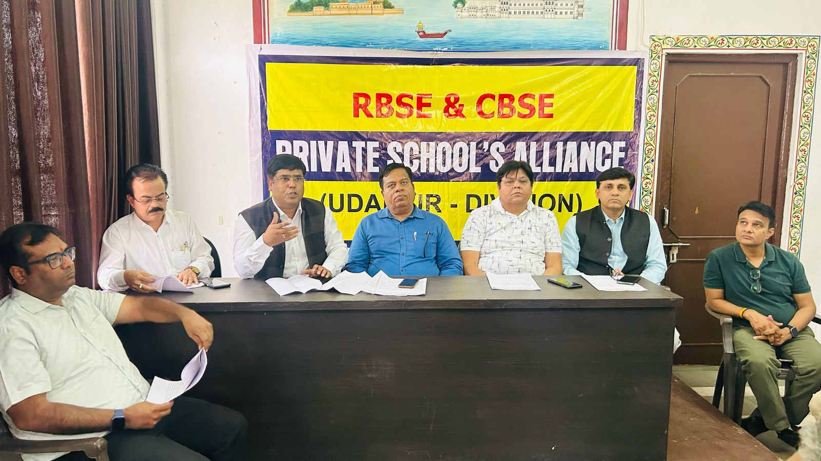 निजी स्कूल संचालकों का बड़ा फैसला: RTE के तहत प्रवेश नहीं देंगे निजी स्कूल संचालकों का बड़ा फैसला: RTE के तहत प्रवेश नहीं देंगे