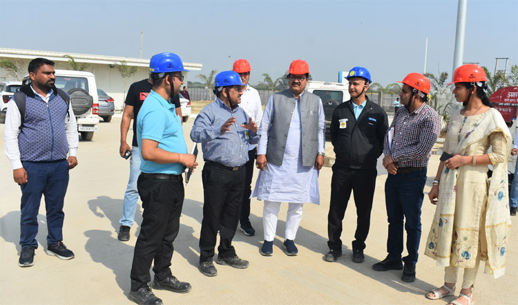 सोनीपत: स्वच्छ भारत मिशन हरियाणा के कार्यकारी         वाइस चेयरमैन सुभाष चंद्र खरखौदा आईएमटी में निरीक्षण करते हुए।
