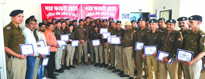 सम्मानित हुए जवान सम्मानित हुए जवान