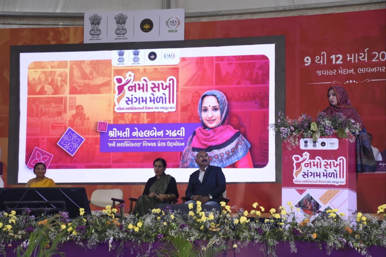 भावनगर के जवाहर मैदान में आयोजित नमो सखी संगम मेला के दूसरे दिन मोटिवेशनल स्पीकर जय वसावड़ा, नेहलबेन गढ़वी और अन्य मोटिवेशनल स्पीकर्स का सेमिनार आयोजित किया गया। भावनगर के जवाहर मैदान में आयोजित नमो सखी संगम मेला के दूसरे दिन मोटिवेशनल स्पीकर जय वसावड़ा, नेहलबेन गढ़वी और अन्य मोटिवेशनल स्पीकर्स का सेमिनार आयोजित किया गया।