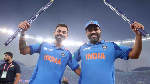 विराट कोहली और रोहित शर्मा जश्न मनाते हुए विराट कोहली और रोहित शर्मा जश्न मनाते हुए