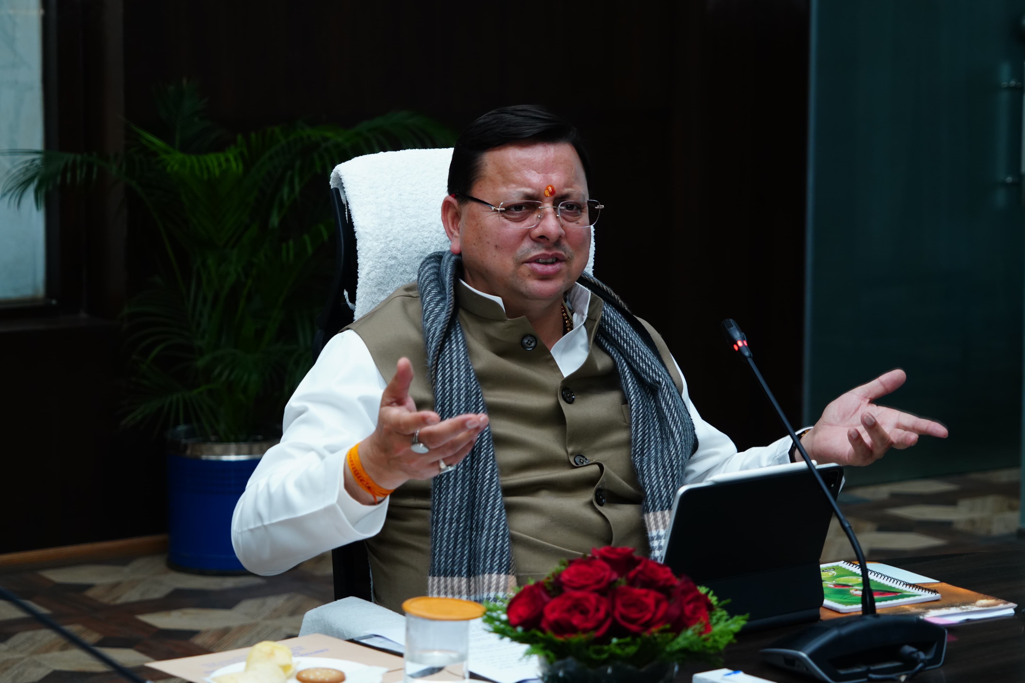 मुख्यमंत्री पुष्कर सिंह धामी चारधाम यात्रा की तैयारियों को लेकर बैठक लेते। मुख्यमंत्री पुष्कर सिंह धामी चारधाम यात्रा की तैयारियों को लेकर बैठक लेते।