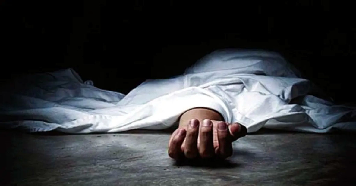 फरीदाबाद-दिल्ली बॉर्डर पर बना शनिदेव मंदिर, जिसके बाहर शव मिला। फरीदाबाद-दिल्ली बॉर्डर पर बना शनिदेव मंदिर, जिसके बाहर शव मिला।