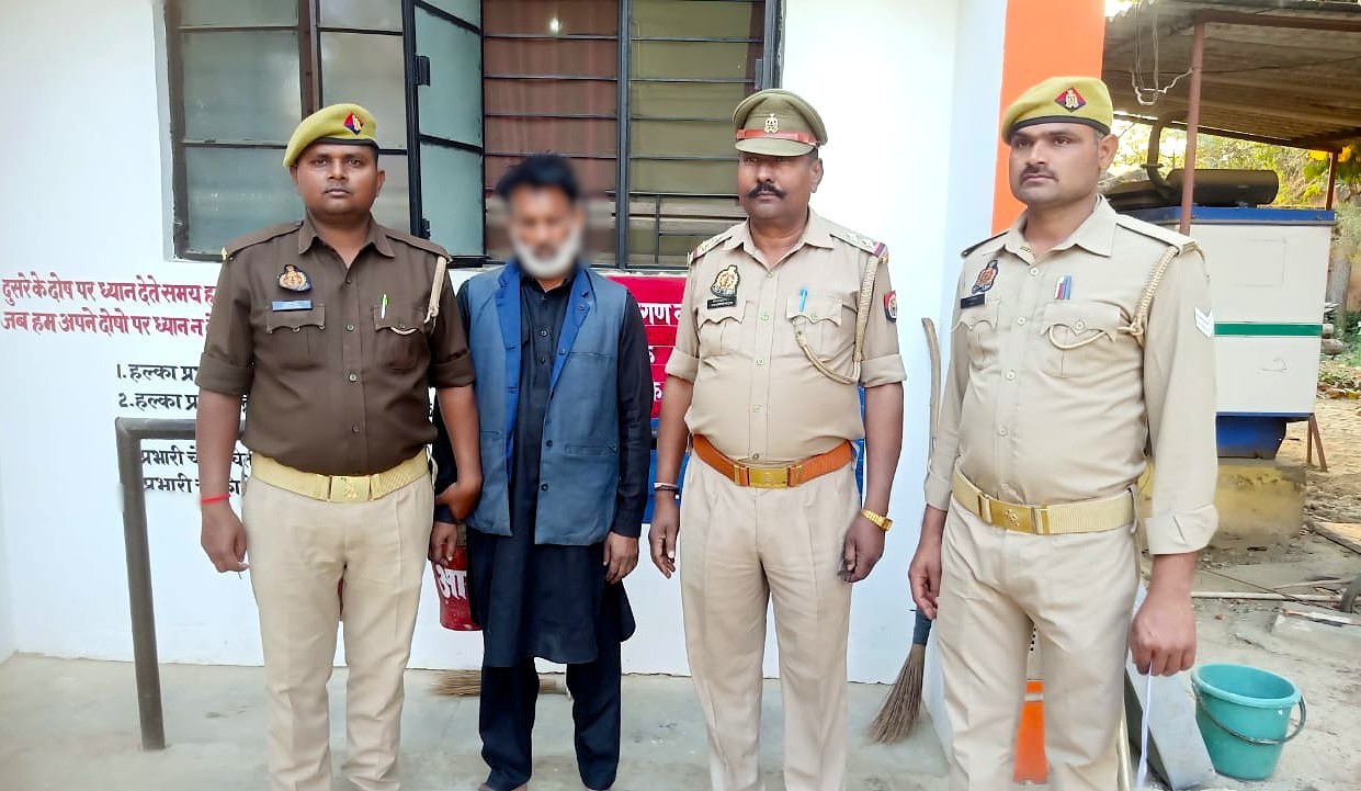 गिरफ्तार अंतरजनपदीय तस्कर। गिरफ्तार अंतरजनपदीय तस्कर।