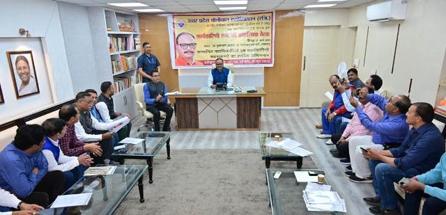 वालीबॉल एसाेसिएशन के संग बैठक करते उपमुख्यमंत्री ब्रजेश पाठक वालीबॉल एसाेसिएशन के संग बैठक करते उपमुख्यमंत्री ब्रजेश पाठक
