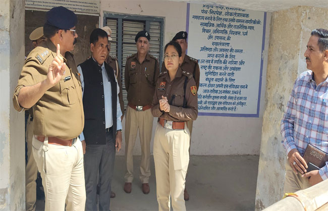 कनीना के मतगणना केंद्र का निरीक्षण करती पुलिस अधीक्षक पूजा वशिष्ठ। कनीना के मतगणना केंद्र का निरीक्षण करती पुलिस अधीक्षक पूजा वशिष्ठ।