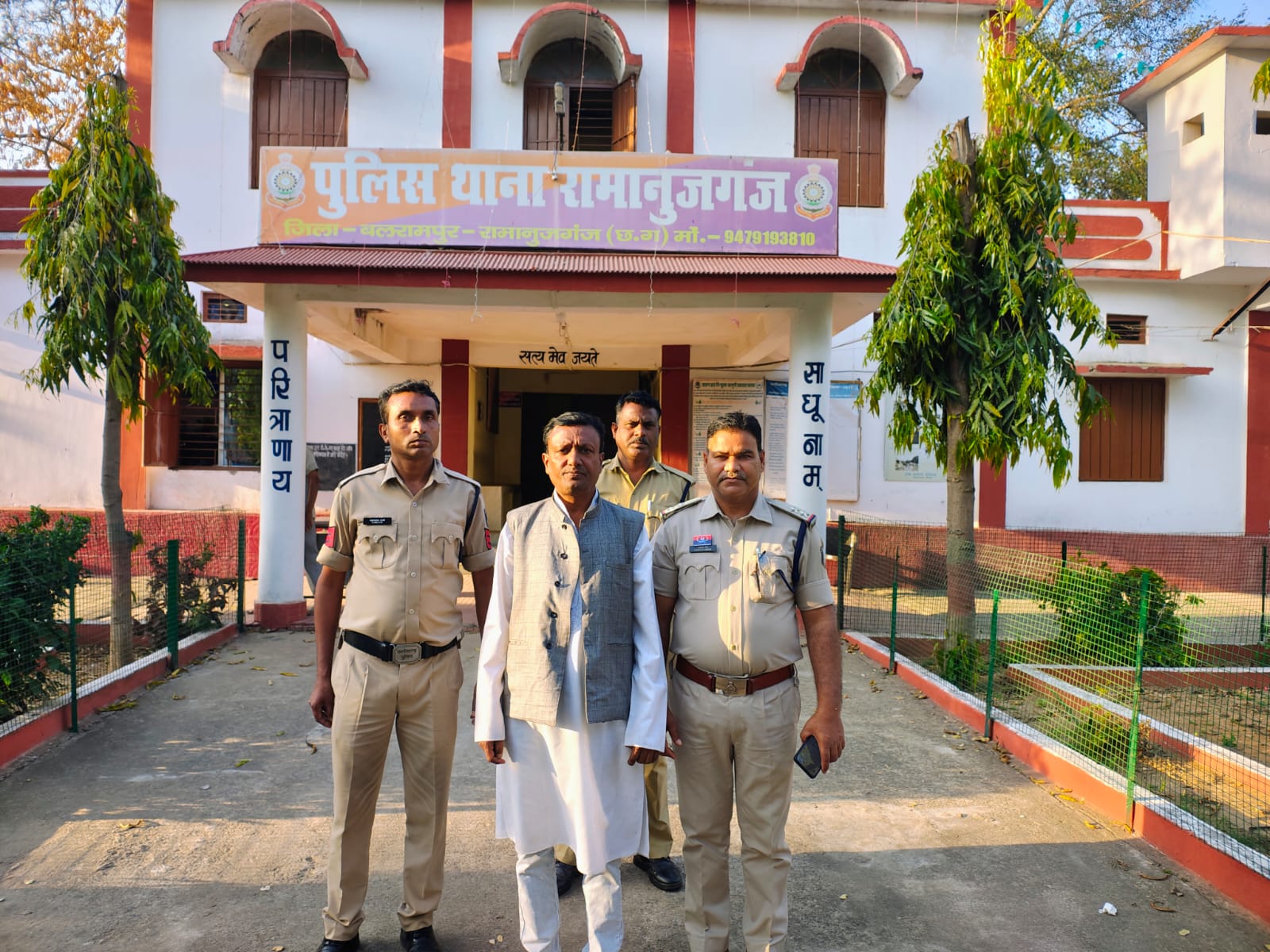 आरोपित मोहम्मद याकूब को रामानुजगंज पुलिस ने किया गिरफ्तार आरोपित मोहम्मद याकूब को रामानुजगंज पुलिस ने किया गिरफ्तार
