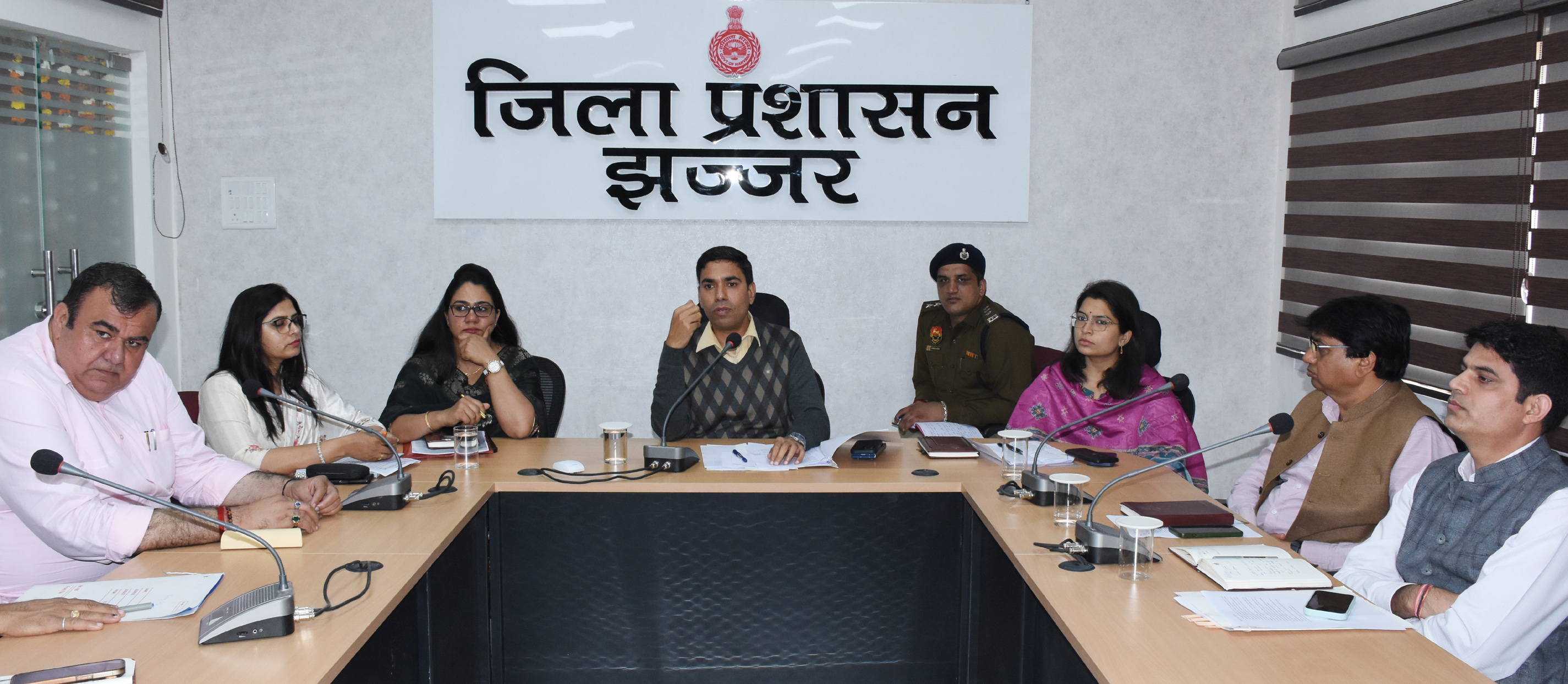एचएसपीसीबी की मीटिंग में अधिकारियों को दिशा-निर्देश देते हुए डीसी प्रदीप दहिया। एचएसपीसीबी की मीटिंग में अधिकारियों को दिशा-निर्देश देते हुए डीसी प्रदीप दहिया।