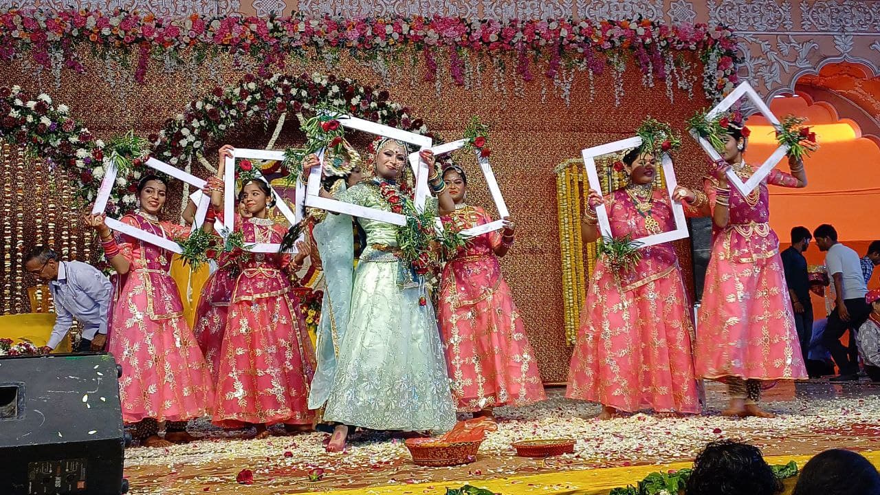 देव गोविंद देवजी मंदिर में पुष्प फाग में हुई फाल्गुनी प्रस्तुतियों ने हर किसी को कर दिया रोमांचित देव गोविंद देवजी मंदिर में पुष्प फाग में हुई फाल्गुनी प्रस्तुतियों ने हर किसी को कर दिया रोमांचित