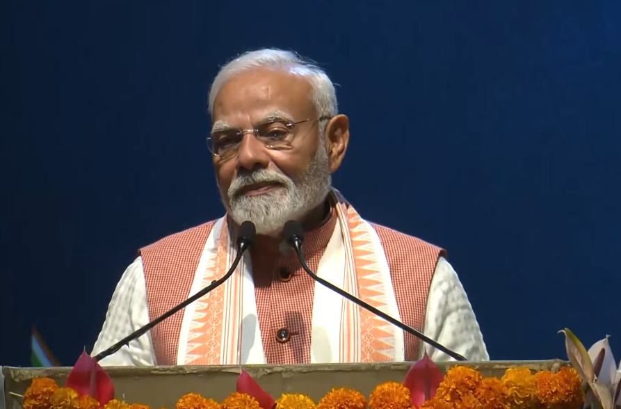 प्रधानमंत्री नरेंद्र मोदी मंगलवार को मॉरीशस में भारतीय समुदाय को संबोधित करते हुए