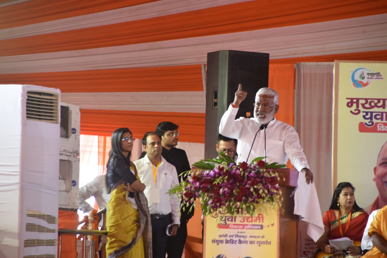 योगी सरकार की उपलब्धियां बताते जलशक्ति मंत्री