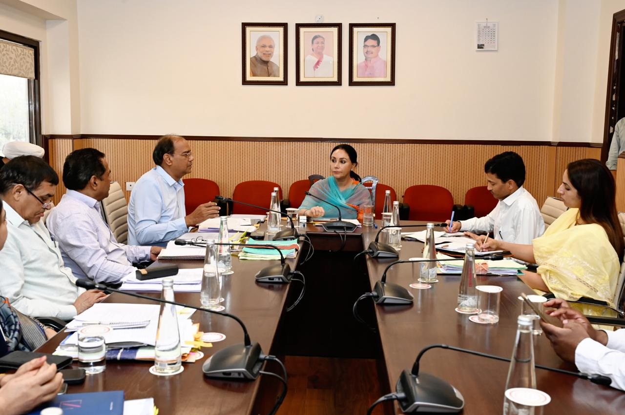 बजट घोषणाओं के क्रियान्वयन के सम्बंध में बैठक बजट घोषणाओं के क्रियान्वयन के सम्बंध में बैठक