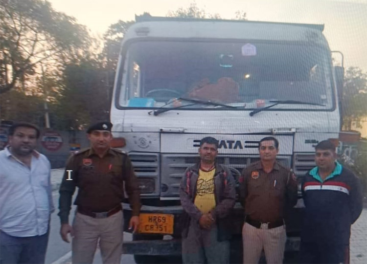 सोनीपत: अवैध खनिज परिवहन में संलिप्त पाये जाने पर पकड़ा गया वाहन सोनीपत: अवैध खनिज परिवहन में संलिप्त पाये जाने पर पकड़ा गया वाहन