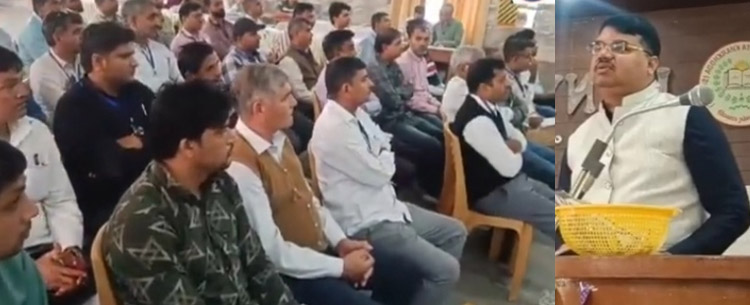 सोनीपत: बैठक में कर्मचारियो को काउंटिंग प्रक्रिया की जानकारी देते एसडीएम डॉ निर्मल नागर सोनीपत: बैठक में कर्मचारियो को काउंटिंग प्रक्रिया की जानकारी देते एसडीएम डॉ निर्मल नागर