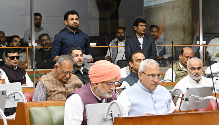 सोनीपत: विधानसभा के बजट सत्र में विधायक देवेंद्र कादियान अपने क्षेत्र की समस्याओं को रखते हुए। सोनीपत: विधानसभा के बजट सत्र में विधायक देवेंद्र कादियान अपने क्षेत्र की समस्याओं को रखते हुए।