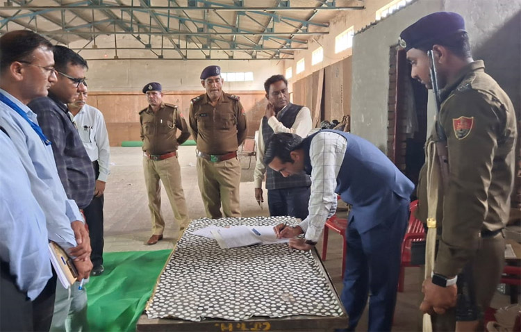 सोनीपत: बीट्स मोहाना में नगर निगम उप-चुनाव की मतगणना केंद्र का निरीक्षण करते हुए उपायुक्त सोनीपत: बीट्स मोहाना में नगर निगम उप-चुनाव की मतगणना केंद्र का निरीक्षण करते हुए उपायुक्त