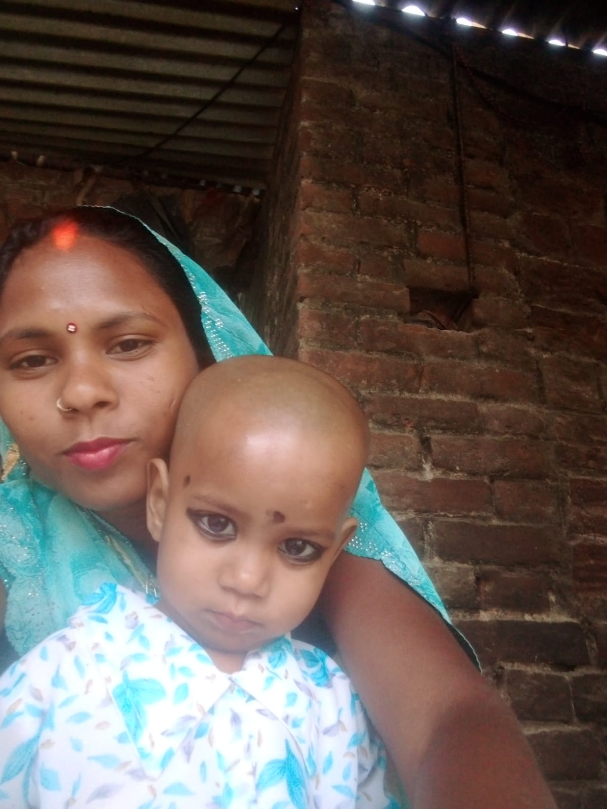 पारिवारिक कलह से क्षुब्ध मां ने बेटी के साथ वंदे भारत ट्रेन के सामने कूद कर किया खुदकुशी, मां बेटी की फाइल फोटो पारिवारिक कलह से क्षुब्ध मां ने बेटी के साथ वंदे भारत ट्रेन के सामने कूद कर किया खुदकुशी, मां बेटी की फाइल फोटो
