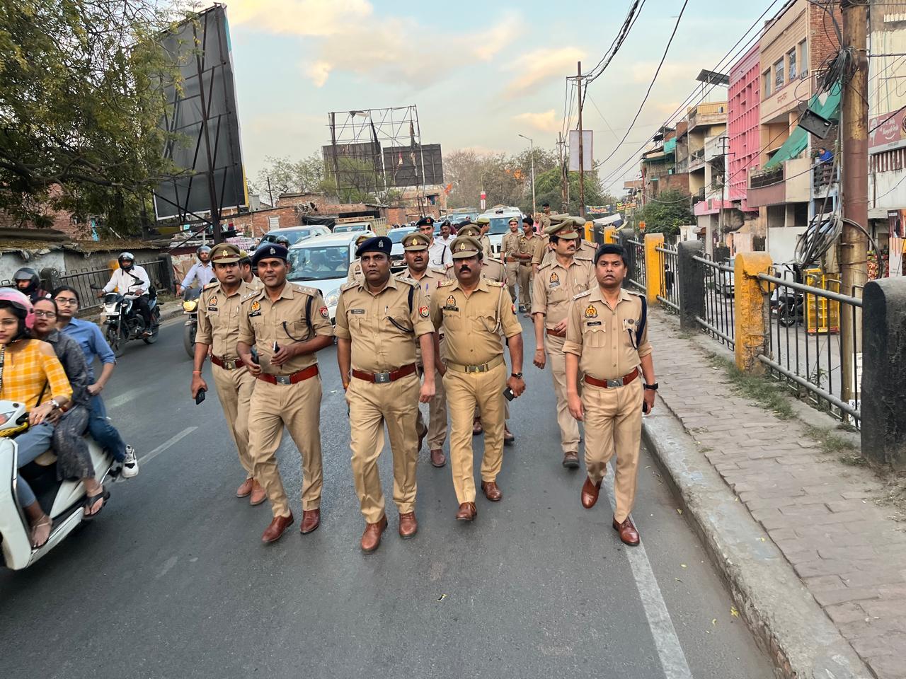 स्थिति का जायजा लेते पुलिस उपायुक्त यातायात रविंद्र कुमार स्थिति का जायजा लेते पुलिस उपायुक्त यातायात रविंद्र कुमार