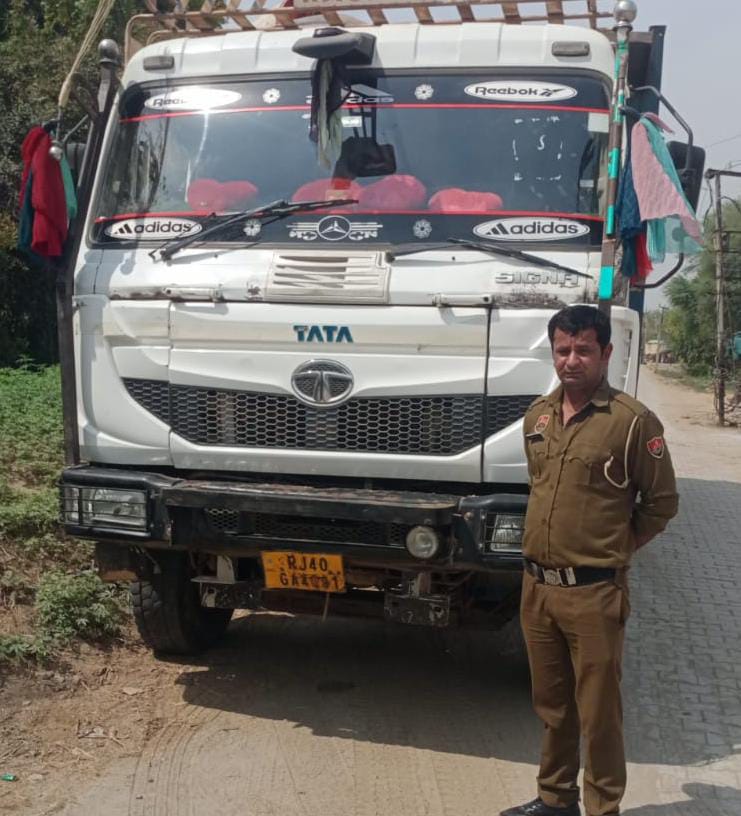 जब्त किए गए डंपर जब्त किए गए डंपर
