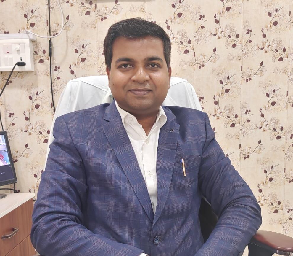 चर्म रोग विशेषज्ञ डॉ. युगल राजपूत की फ़ाइल फोटो चर्म रोग विशेषज्ञ डॉ. युगल राजपूत की फ़ाइल फोटो