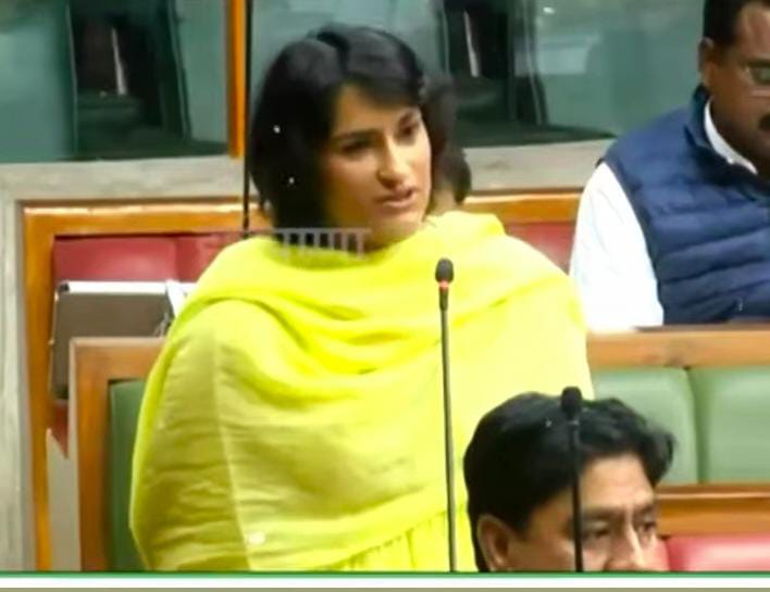 विधानसभा में बोलते हुए विनेश फोगाट। विधानसभा में बोलते हुए विनेश फोगाट।