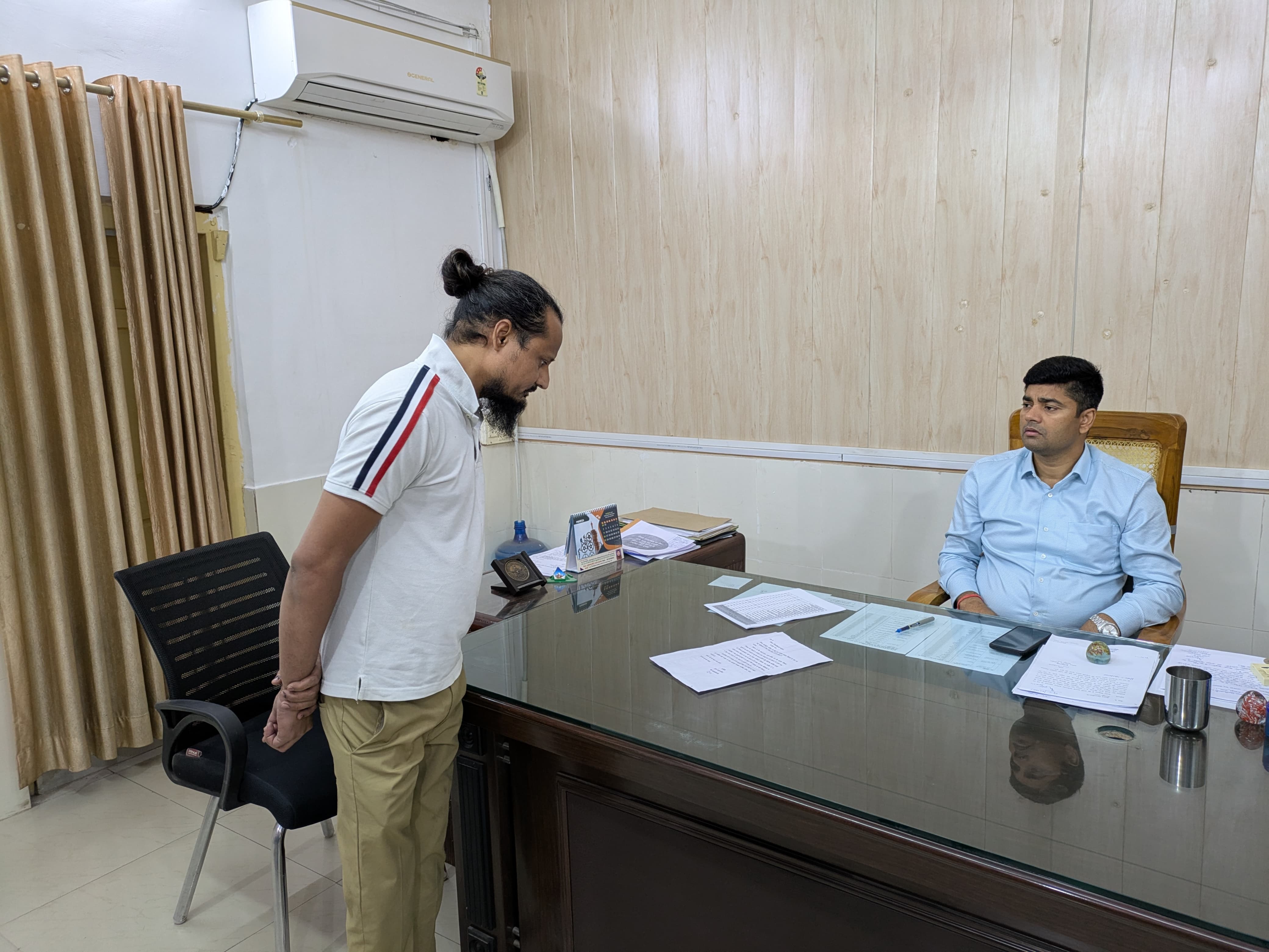 पकड़े गए आरोपित दलाल शाहिद का छायाचित्र पकड़े गए आरोपित दलाल शाहिद का छायाचित्र