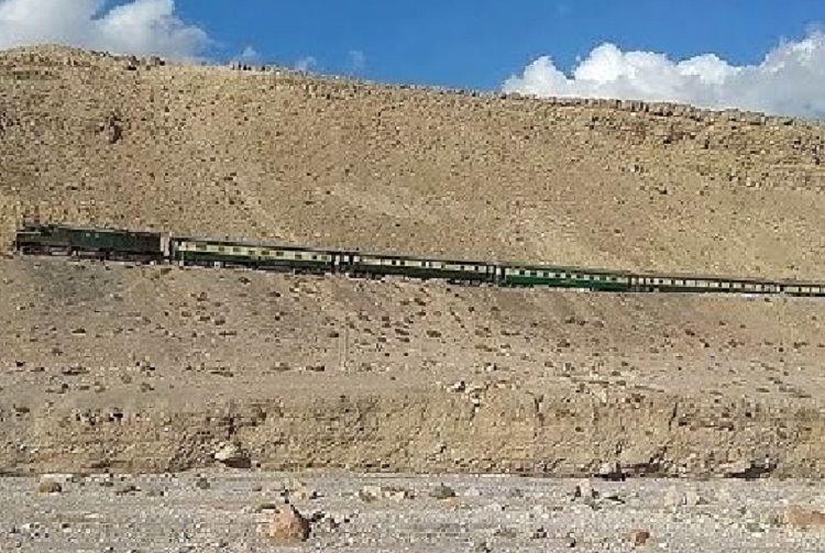 पाकिस्तान में ट्रेन हाईजैक की तस्वीर पाकिस्तान में ट्रेन हाईजैक की तस्वीर