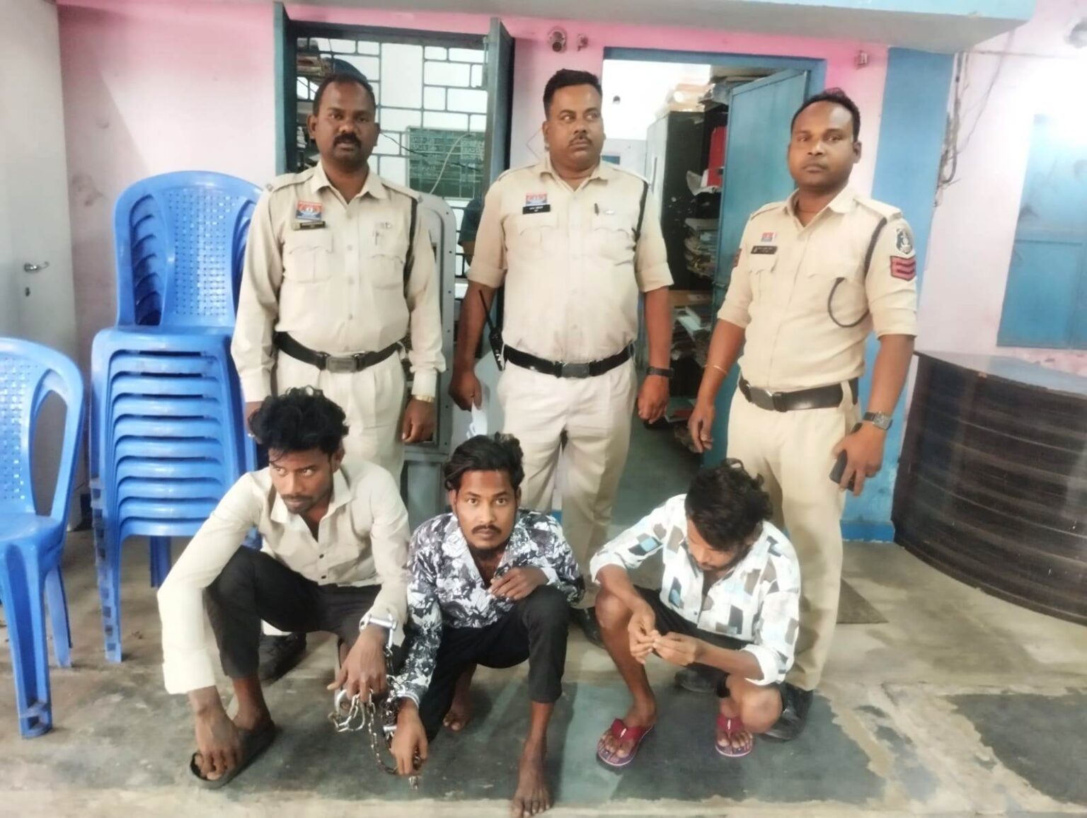पुलिस के गिरफ्त में आरोपीगण पुलिस के गिरफ्त में आरोपीगण