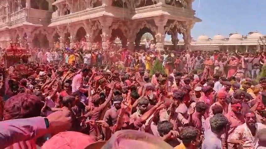 चित्तौड़गढ़ जिले के सांवलियाजी मंदिर में फूलडोल महोत्सव पर खेली जाएगी होली। (फाइल फोटो) चित्तौड़गढ़ जिले के सांवलियाजी मंदिर में फूलडोल महोत्सव पर खेली जाएगी होली। (फाइल फोटो)