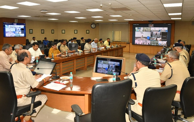पुलिस अधिकारियों की बैठक पुलिस अधिकारियों की बैठक