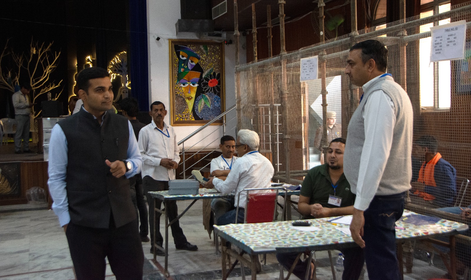 मतगणना प्रक्रिया का जायजा लेते डीसी एवं जिला निर्वाचन अधिकारी विक्रम सिंह। मतगणना प्रक्रिया का जायजा लेते डीसी एवं जिला निर्वाचन अधिकारी विक्रम सिंह।