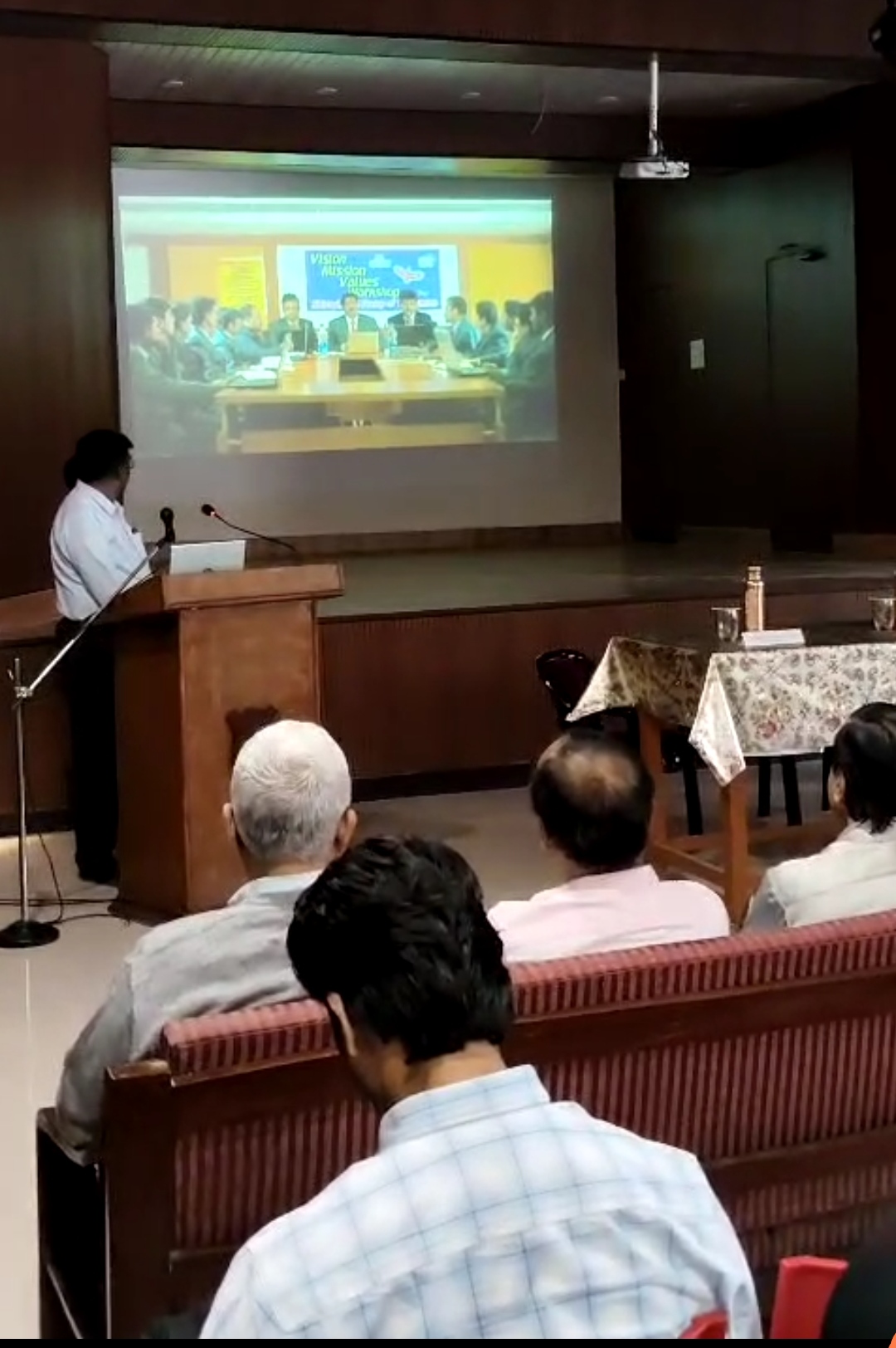 छात्र-छात्राएं कृषि उद्योग में भी अपना भविष्य बना सकते है छात्र-छात्राएं कृषि उद्योग में भी अपना भविष्य बना सकते है
