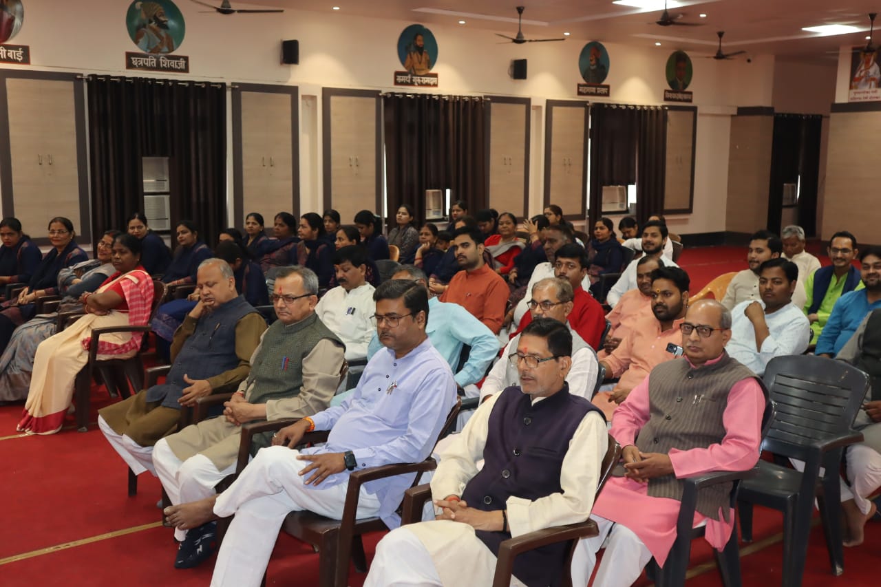 होली पर्व शान्ति और सद्भाव का संदेश देता है - आचार्य निर्मल यादव* होली पर्व शान्ति और सद्भाव का संदेश देता है - आचार्य निर्मल यादव*