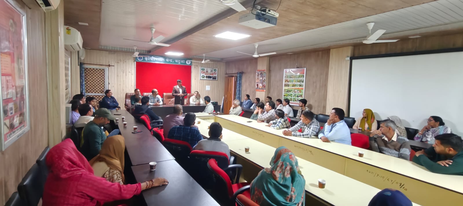 कर्नल महान ने आधुनिक कृषि तकनीकों की वकालत की, बसोहली में दूसरे केवीके की मांग की कर्नल महान ने आधुनिक कृषि तकनीकों की वकालत की, बसोहली में दूसरे केवीके की मांग की