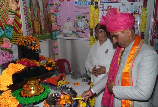 मुख्यमंत्री सुजानपुर में होली के अवसर पर मुख्यमंत्री सुजानपुर में होली के अवसर पर