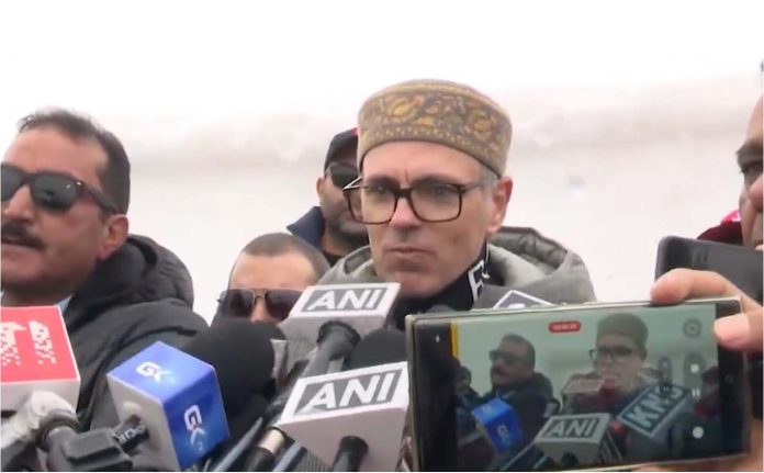 मीरवाइज की एएसी पर प्रतिबंध लगाने के बारे में केंद्र ने कोई जानकारी साझा नहीं की- उमर अब्दुल्ला मीरवाइज की एएसी पर प्रतिबंध लगाने के बारे में केंद्र ने कोई जानकारी साझा नहीं की- उमर अब्दुल्ला