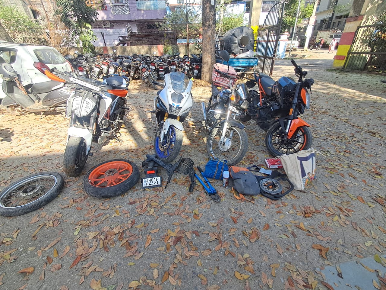 बरामद बाइक बरामद बाइक