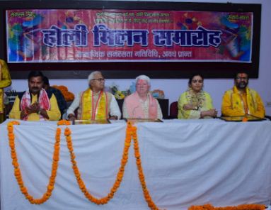 मंचासीन स्वान्त रंजन व अन्य अतिथि मंचासीन स्वान्त रंजन व अन्य अतिथि