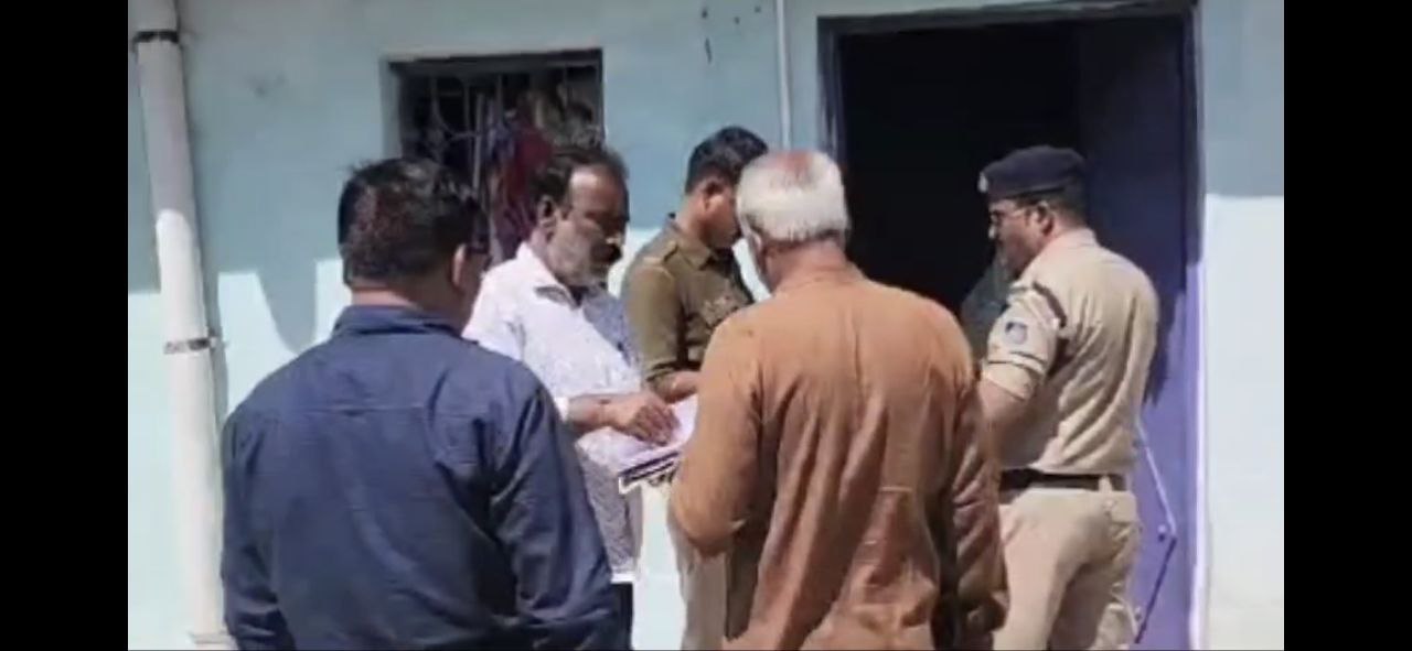 दमोह-202 मकानों पर अतिक्रमण की तलवार,पुलिस की सूची नपा का नोटिस दमोह-202 मकानों पर अतिक्रमण की तलवार,पुलिस की सूची नपा का नोटिस