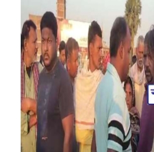 जुटी भीड़ जुटी भीड़