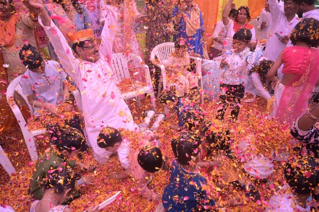 सीपी बच्चों संग होली सीपी बच्चों संग होली