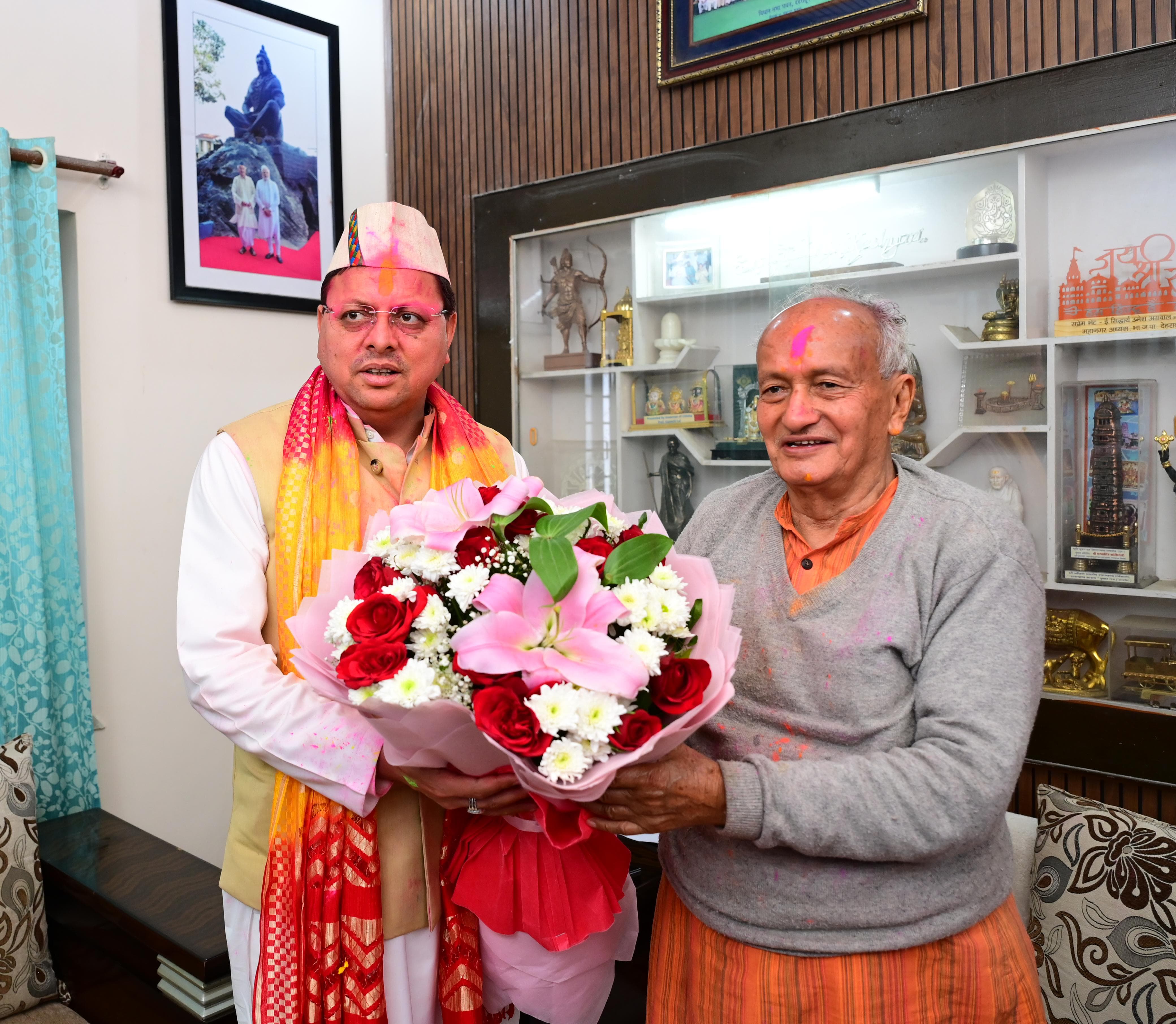 भाजपा के वरिष्ठ नेता भगत सिंह काेश्यारी काे शुभकामनाएं देते धामी। भाजपा के वरिष्ठ नेता भगत सिंह काेश्यारी काे शुभकामनाएं देते धामी।