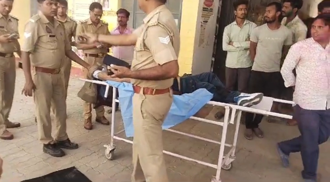 मौके पर पहुंची पुलिस कार्यवाही में जुटी मौके पर पहुंची पुलिस कार्यवाही में जुटी