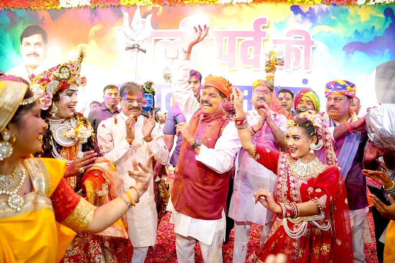 मुख्यमंत्री निवास में आयोजित होली मिलन समारोह
