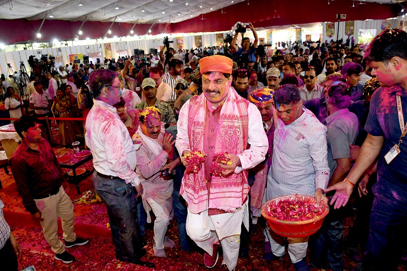 मुख्यमंत्री निवास में आयोजित होली मिलन समारोह